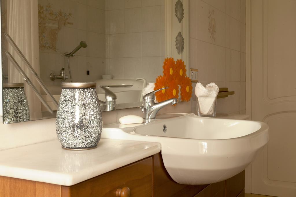 Dimora Rinaldi Apartment เอมโปลี ภายนอก รูปภาพ